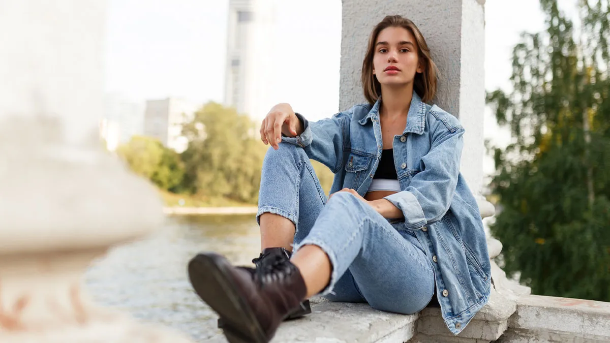 GF Finds BF In Bed With Another Woman, Takes Her Jeans As A “Trophy,” Not Realizing Their Story