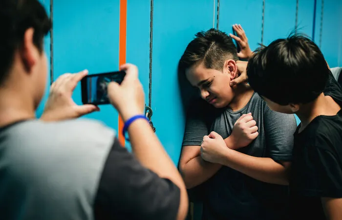 45 Absurd Rules That Schools And Workplaces Tried To Implement But Tanked Miserably
