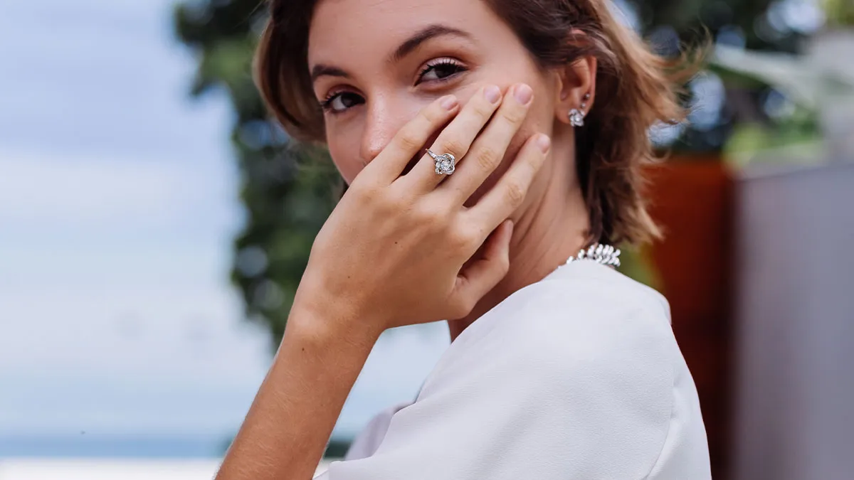 Guy Baffled After Noticing Fiancée Going Ring-Free To Clubs, Then Follows Her And Finds Out Why