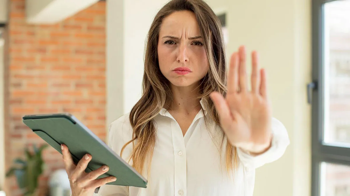 Lady Can’t Stand Coworker’s Habit Of Snatching Stuff From People’s Hands, Teaches Him A Lesson