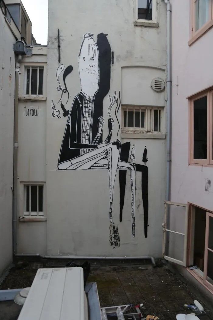 43 Powerful Murals By Alex Senna That Capture Human Connection And Individual Struggles