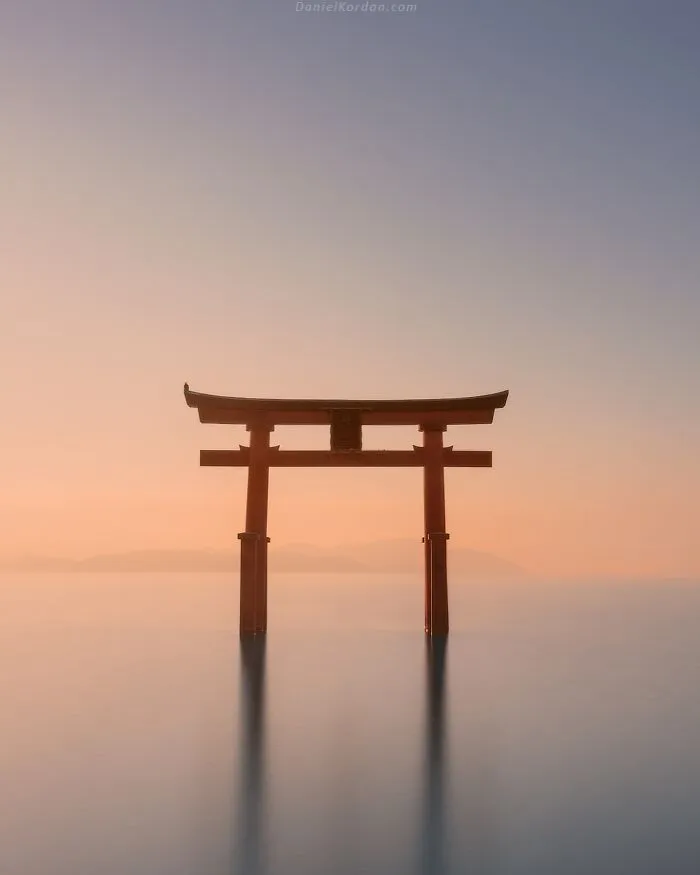 42 Dreamlike Photos Of Japan That Show Its Shrines, Mountains, And Changing Seasons
