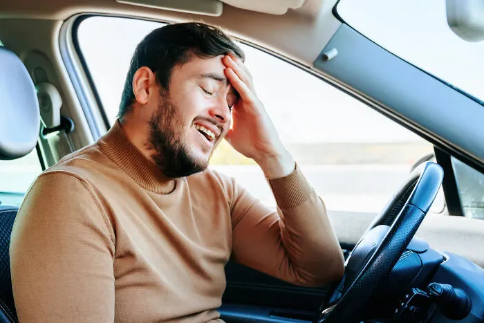 40 Hilarious Moments Where People’s Brains Said “Good Luck,” Turned On Auto-Pilot And Clocked Out