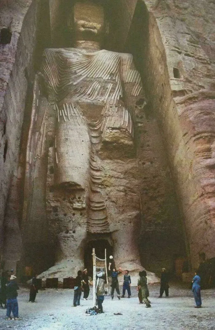 A Buddha Statue In Afghanistan Before Its Destruction In 1992