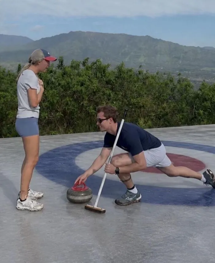 42 Funny Photo Edits That Highlight The Ridiculously Funny Proposal Pose This Man Achieved