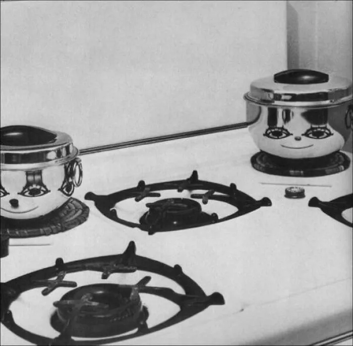 The Way These Pots Reflect The Burners