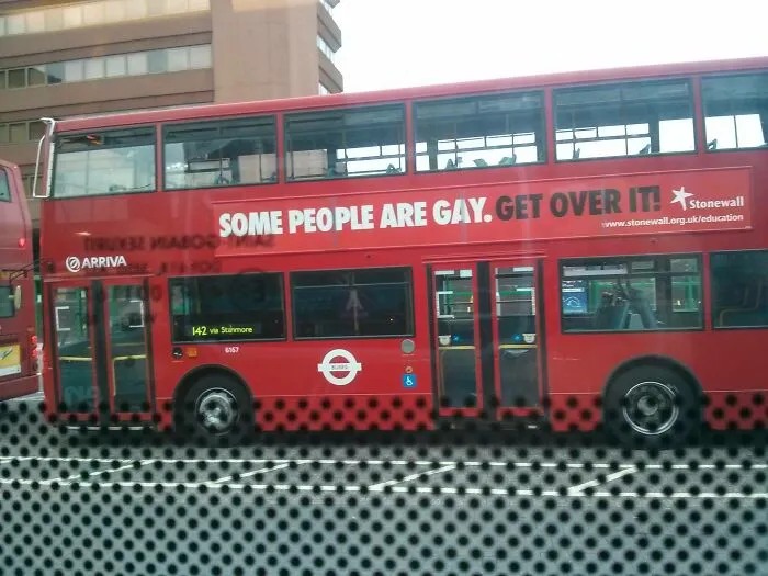 Algunas personas son gays. ¡Supéralo!