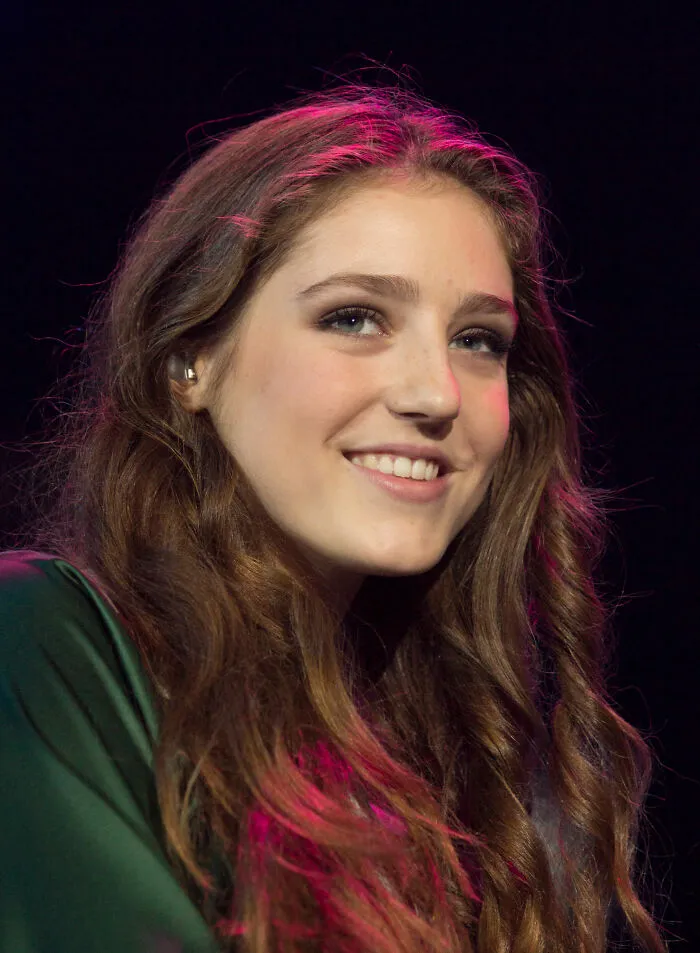Singer Birdy, 30