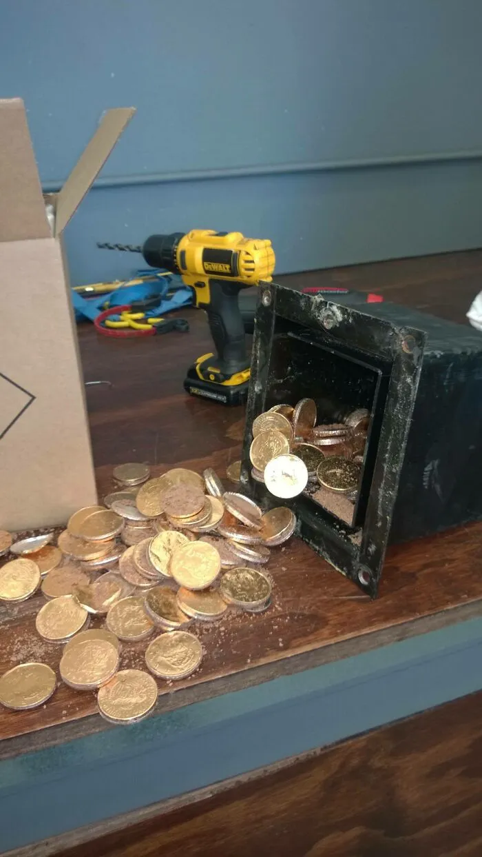 Encontré una caja fuerte en el trabajo y la abrí.