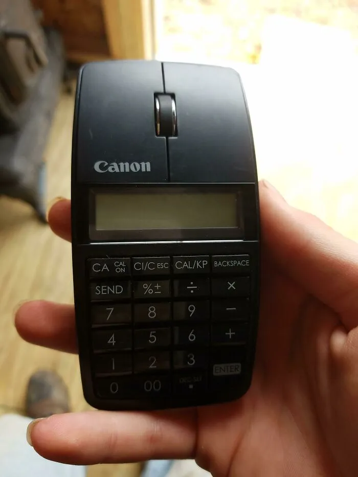 Este ratón que encontré en mi trabajo tiene una calculadora incorporada.