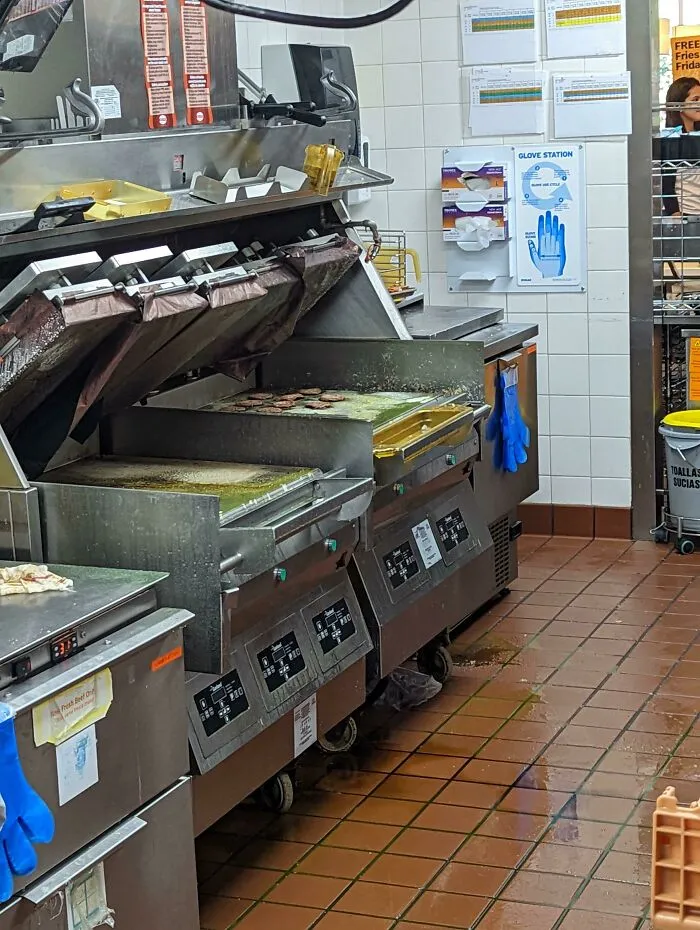 37 Horrifying Restaurant Stories Shared By Health Inspectors