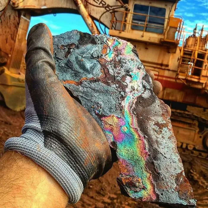 Mineral llamado turgita: lo encontré mientras trabajaba en una mina de mineral de hierro en una zona remota de Australia Occidental.