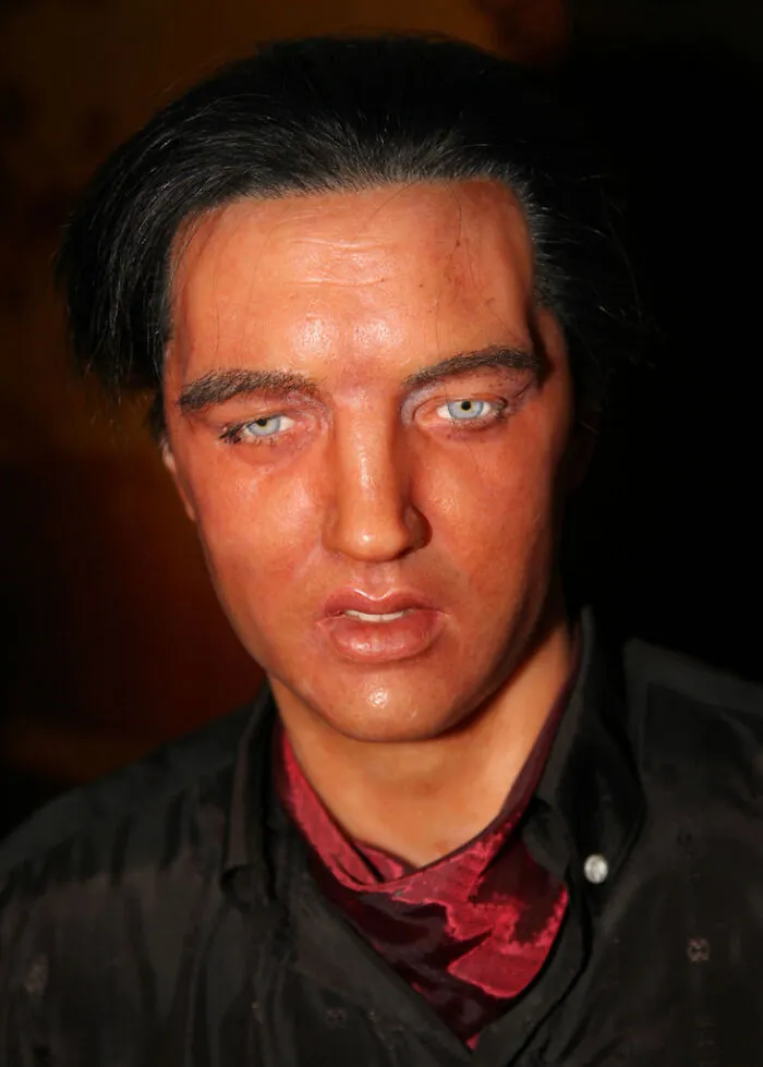 There Is A Wax Museum In Mikkeli, Finland. Their Dolls Aren't As Real As Madame Tussauds