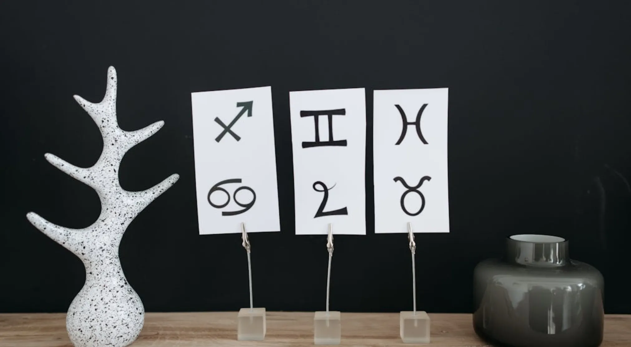 Three cards with zodiac signs (Sagittarius, Gemini, Pisces, Cancer, Leo, Taurus) displayed against a dark background. How many zodiac signs are there?
