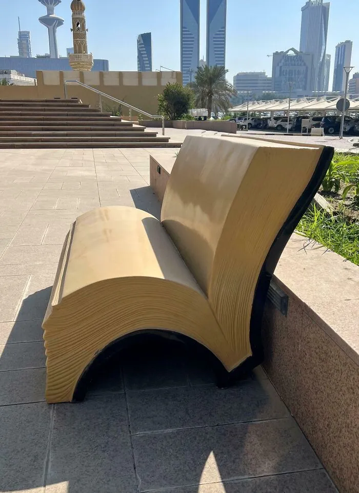Bancos geniales que vi en la Biblioteca Nacional de Kuwait.