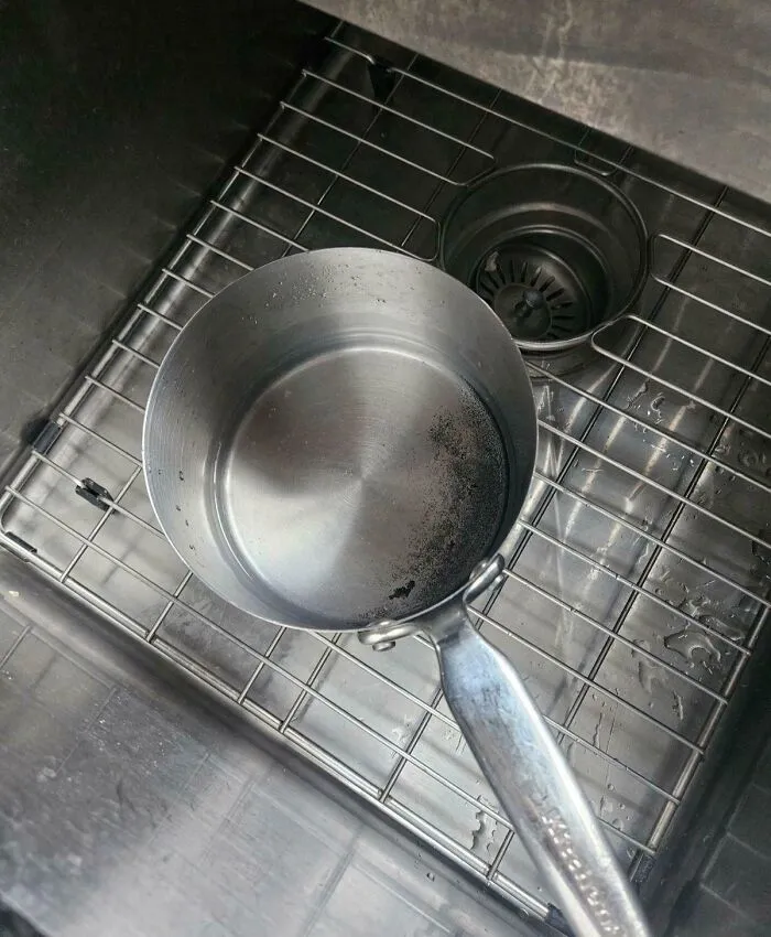 Came Home To My Mom Boiling Bleach To Clean A Pan Of Some Burnt Sugar, Creating A Highly Toxic Gas