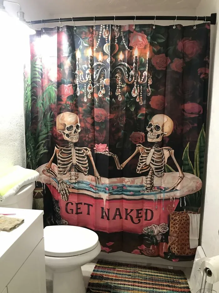 I Love This Shower Curtain, It’s Feels Nice And It Looks Amazing!