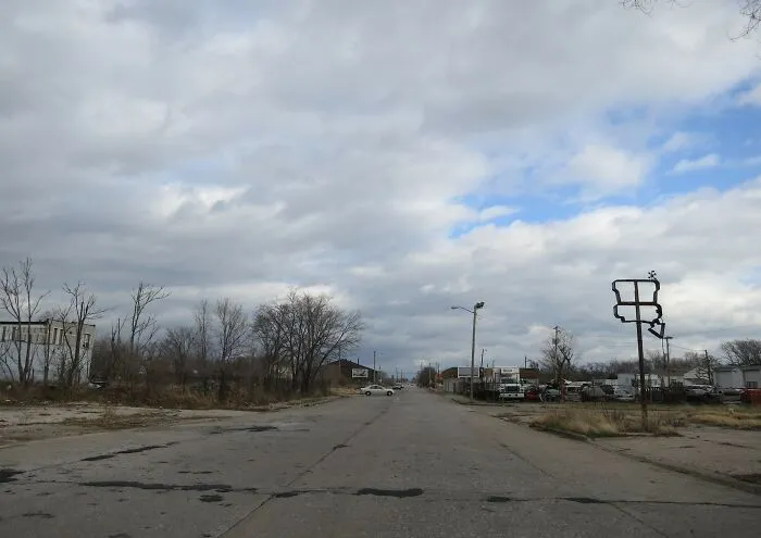 “Still Get Nightmares”: 61 Truckers Open Up About Places They Genuinely Fear