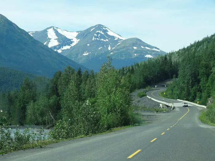 “Still Get Nightmares”: 61 Truckers Open Up About Places They Genuinely Fear