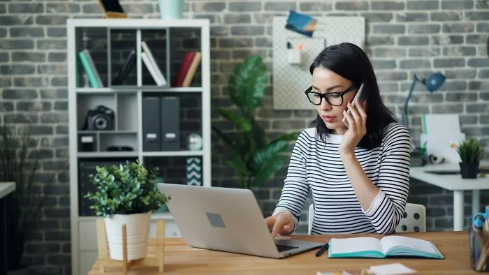 Proof That Your Boss Is Definitely Watching Your Stories