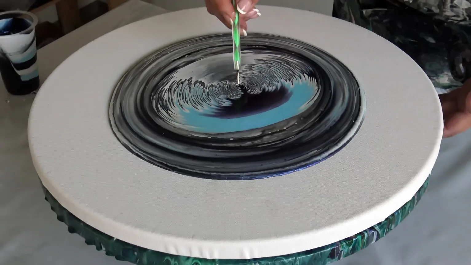 This Pigment Changes Everything 💜💙 Feathery Acrylic Pour You Have To See