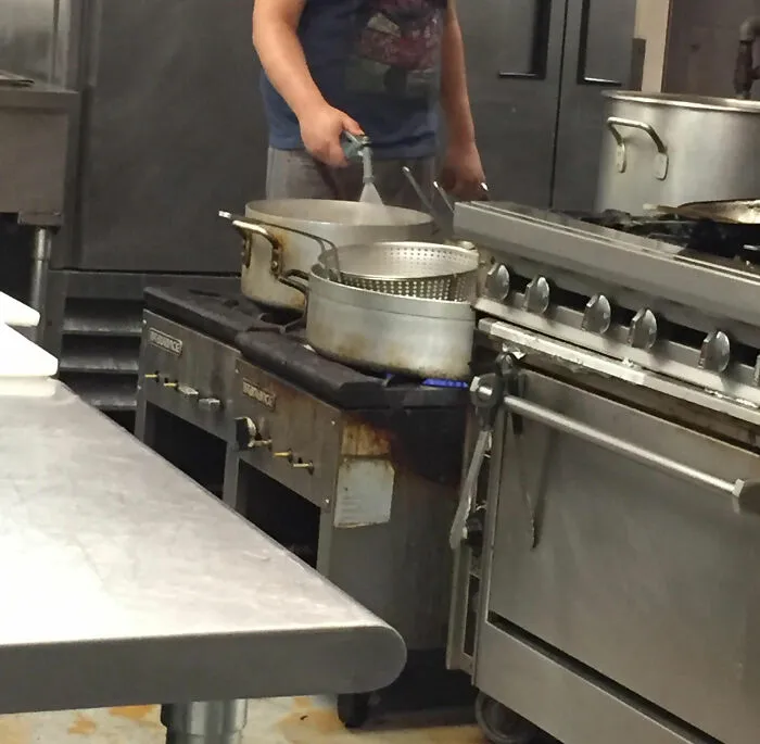 37 Horrifying Restaurant Stories Shared By Health Inspectors