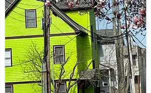 87 Unhinged And Entertaining Neighbor Antics Shared By This X Page (New Pics)