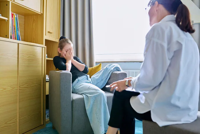 35 Honest Stories From People Who Spent Time Inside Psych Wards
