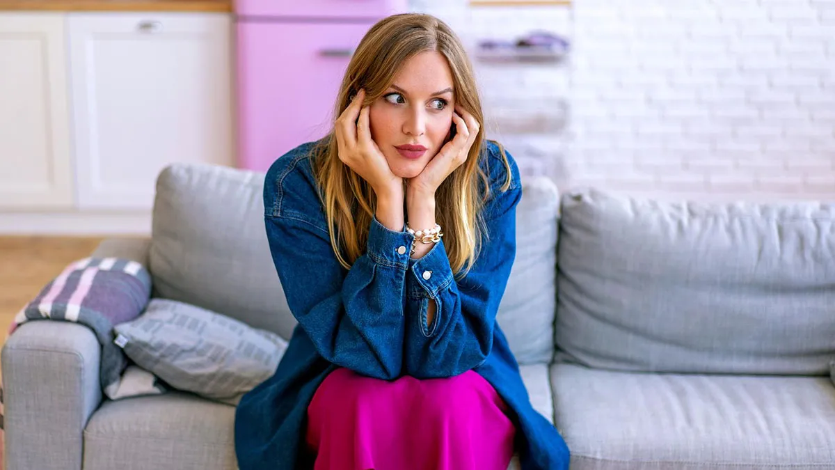 Sister Secretly Redecorates Sibling's Room, Can't Handle The Brutal Reaction She Gets As Thank You