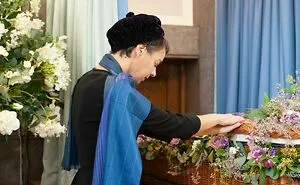 67 Wild Funeral Stories That Sound Too Chaotic To Be Real