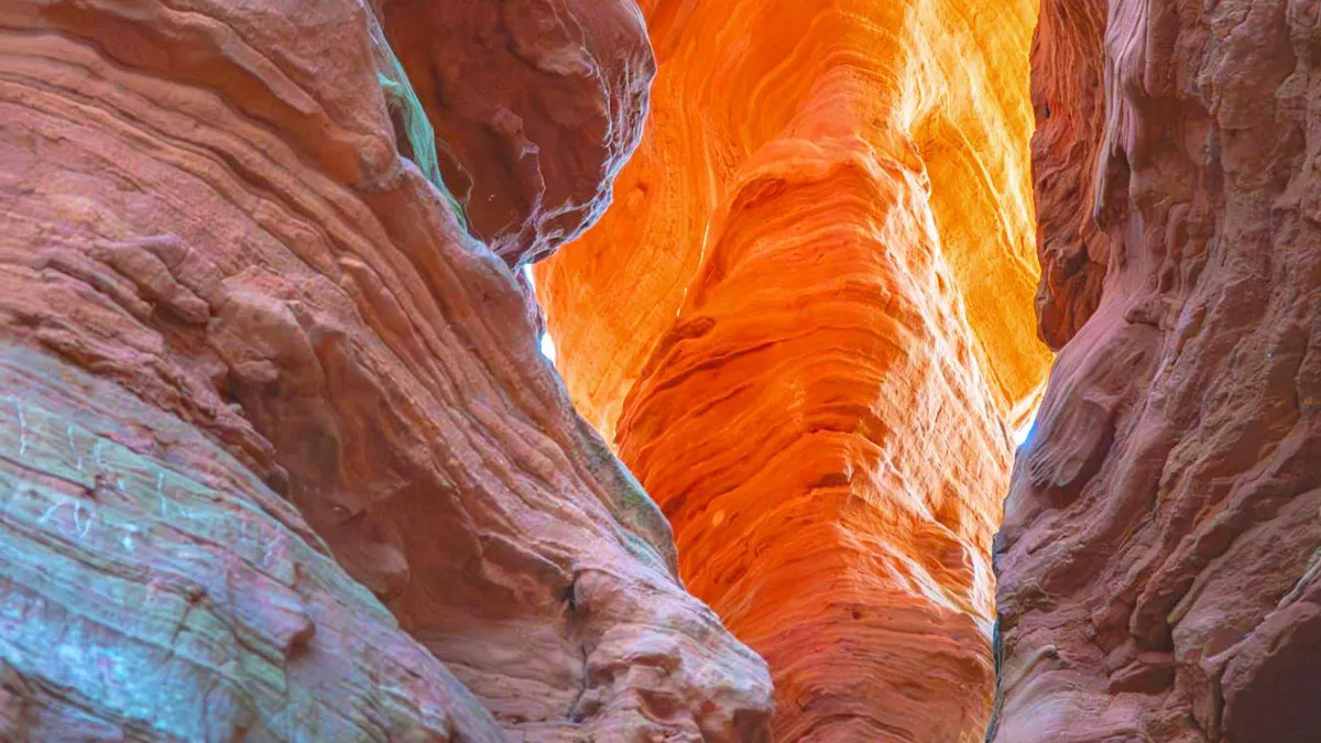 61 Incredible Places That Completely Shattered Everything People Assumed About Those Countries