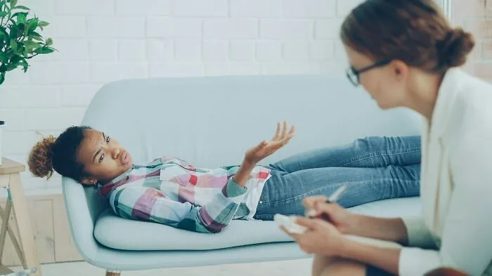 35 Honest Stories From People Who Spent Time Inside Psych Wards