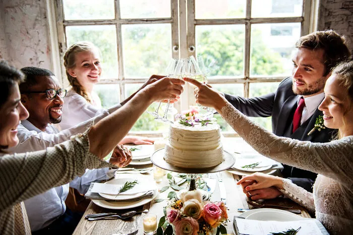 42 Wedding Disasters That Had Guests Predicting The End Before The Honeymoon Began