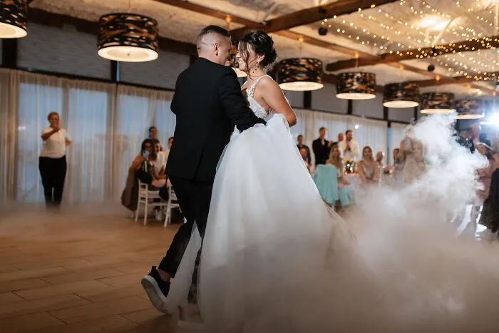 42 Wedding Disasters That Had Guests Predicting The End Before The Honeymoon Began
