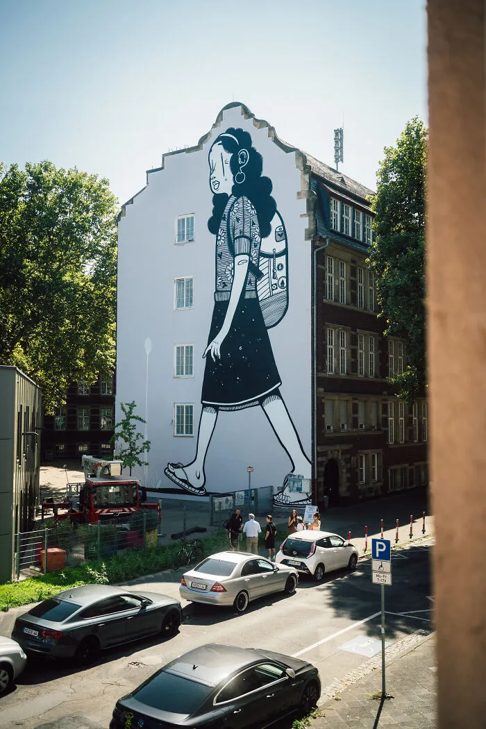 43 Powerful Murals By Alex Senna That Capture Human Connection And Individual Struggles