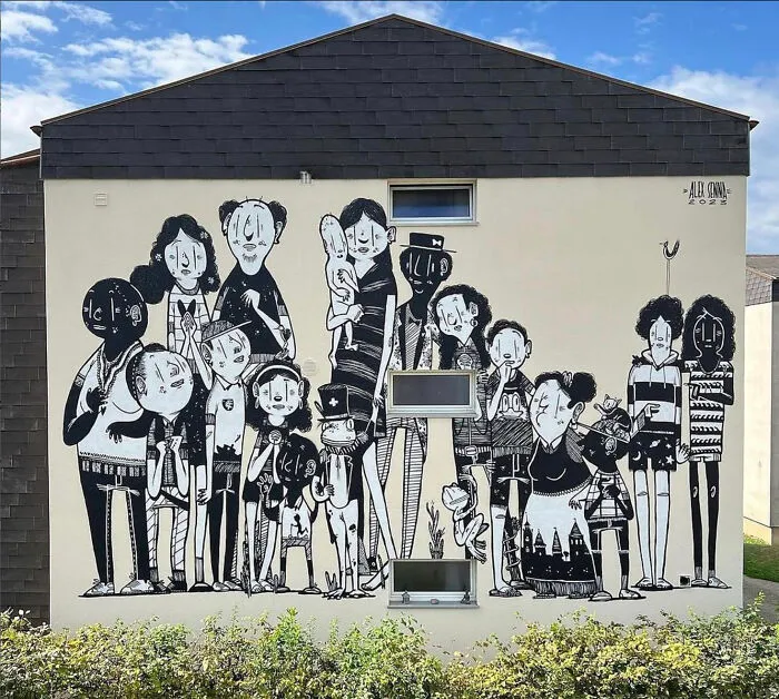 43 Powerful Murals By Alex Senna That Capture Human Connection And Individual Struggles