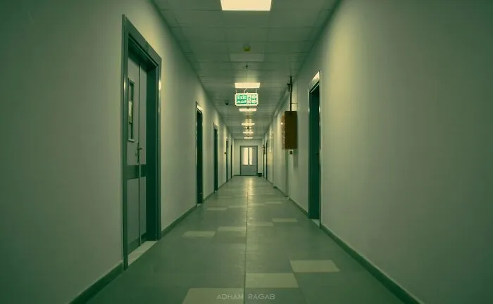 35 Honest Stories From People Who Spent Time Inside Psych Wards