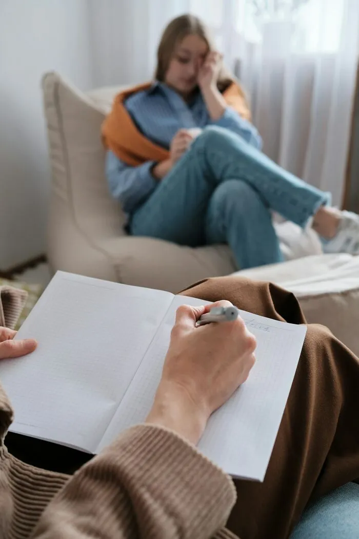 59 People Share The “Deep Dark Secrets” Of Their Workplaces That Might Disturb You