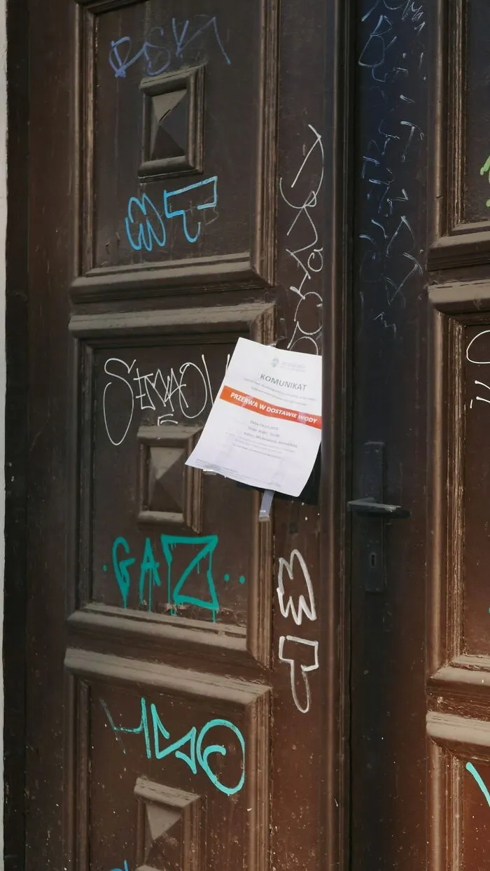 “My Neighbor Has No Sense Of Time”: 34 Of The Most Annoying Neighbors People Had To Deal With