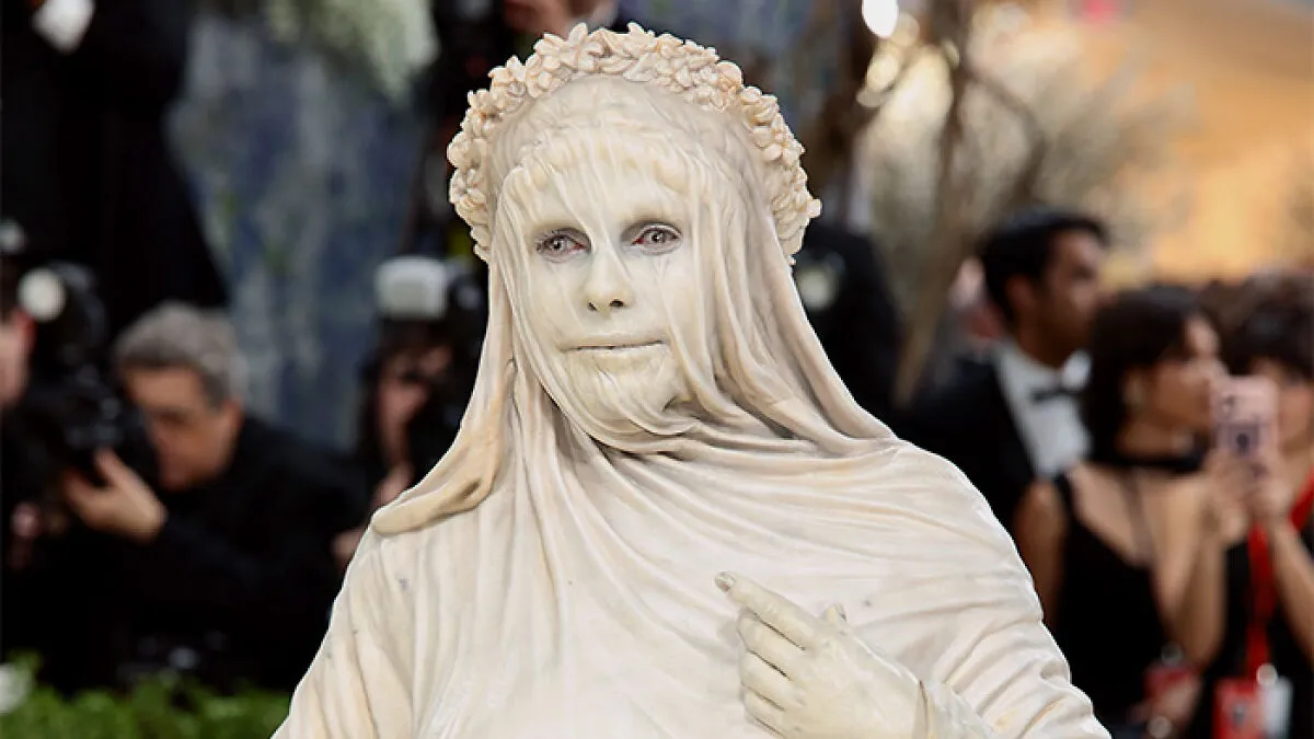 "Genuinely Disturbing": Heidi Klum’s Met Gala Outfit Slammed As Fans Mock Her Transformation
