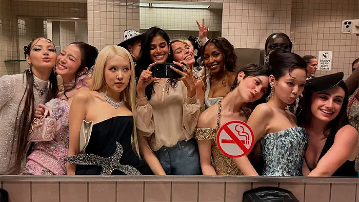 "Yikes": This Year’s Met Gala Bathroom Selfie Is Going Viral For All The Wrong Reasons