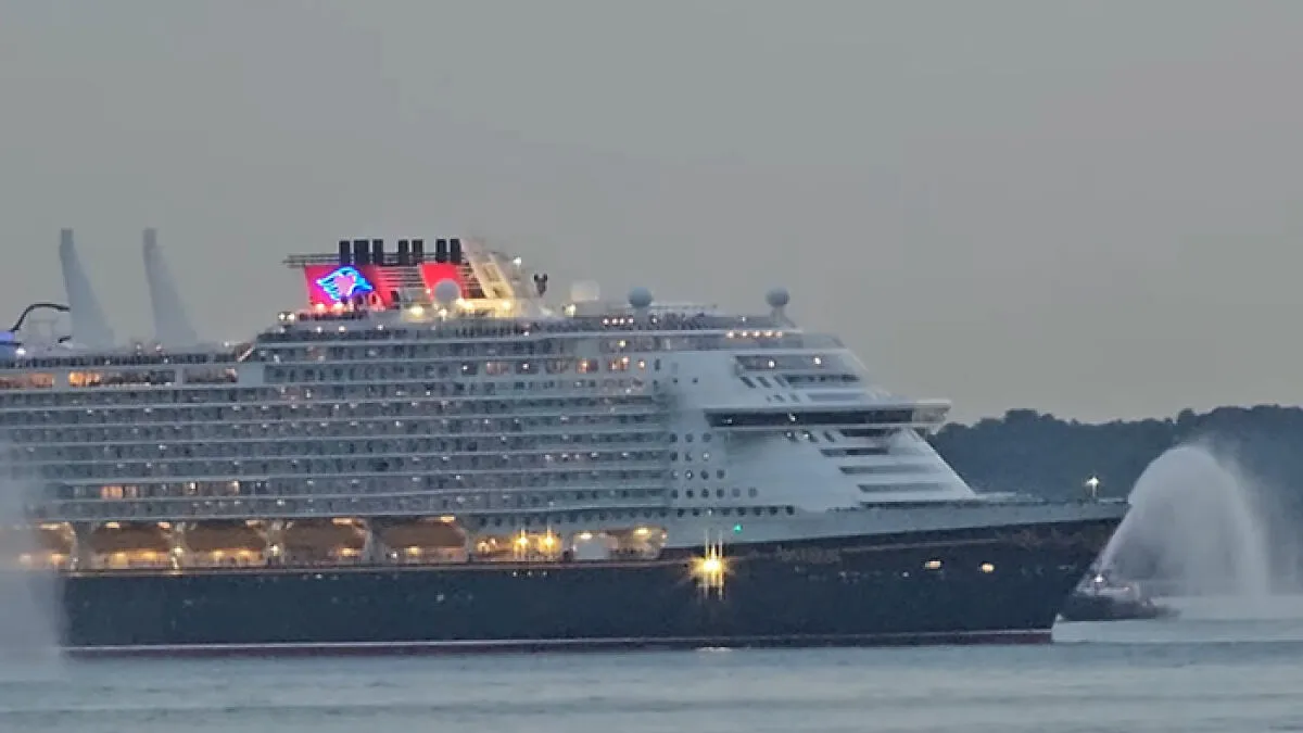 "Watch Your Kids": Chaos At Disney Cruise After All Passengers Get Kicked Off Ship, Leaving Families Stranded