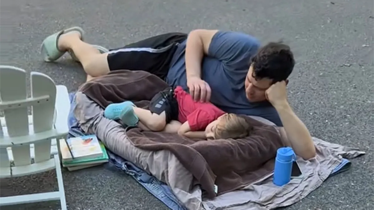 “Toddler’s Stomach Virus Moved To The Driveway”: Mother Sparks Mass Criticism Over Treatment Of Toddler