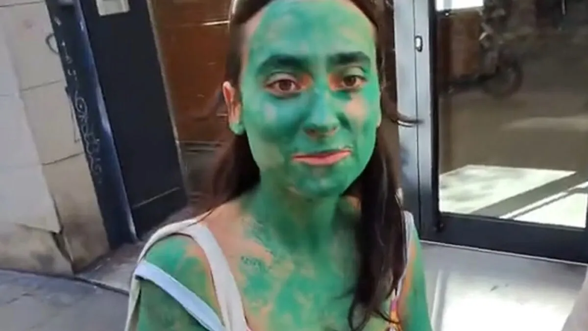 Green Woman Teaches Everyone A Lesson After Being Asked What Happened