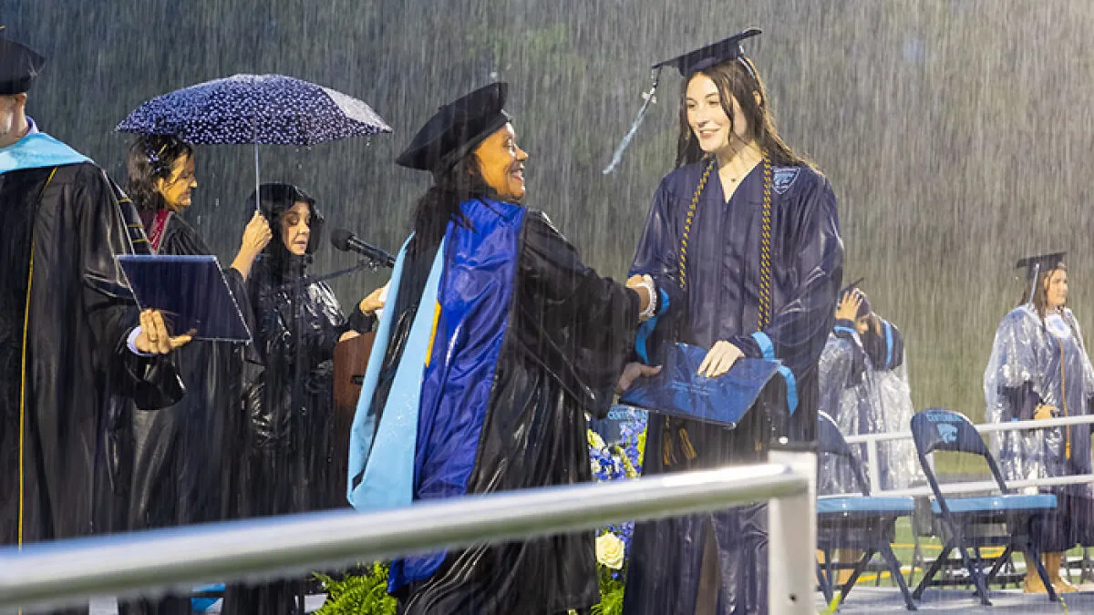 Parents Call Out High School Over Graduation In Pouring Rain, But Netizens Have Little Sympathy