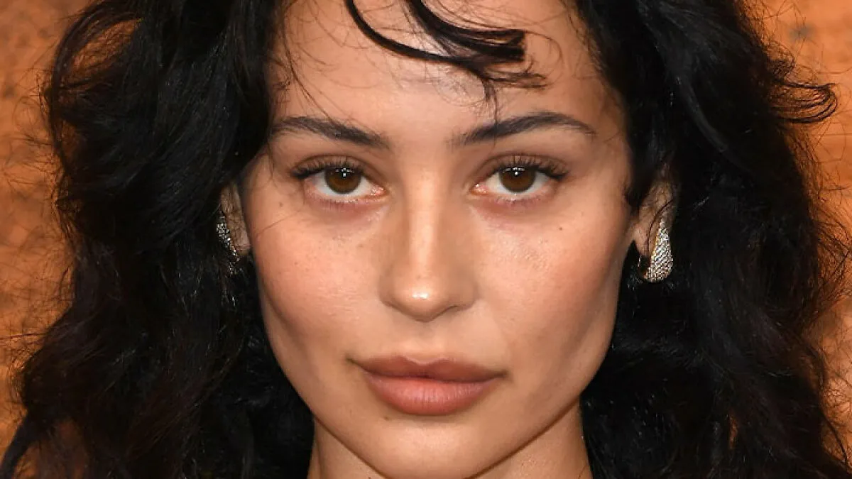 "Lost Another Baddie To Buccal Fat Removal": 28 Celebrity Collages That Put Rumored Plastic Surgery On Display
