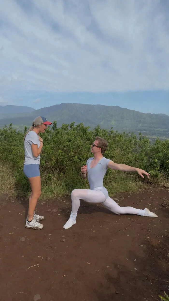 42 Funny Photo Edits That Highlight The Ridiculously Funny Proposal Pose This Man Achieved