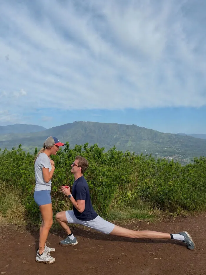 42 Funny Photo Edits That Highlight The Ridiculously Funny Proposal Pose This Man Achieved