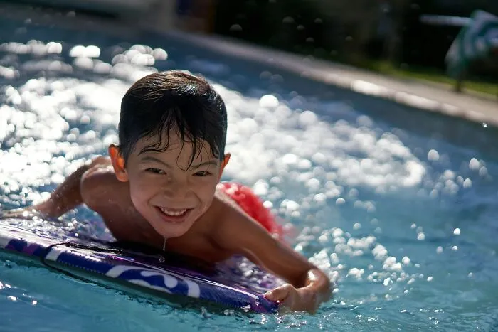 “I Still Think He Did It”: 41 People Share The Childhood Memories That Their Family Still Question