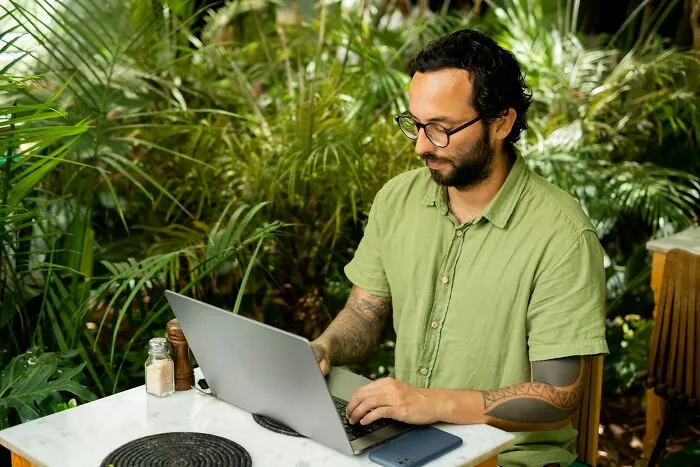 59 People Share The “Deep Dark Secrets” Of Their Workplaces That Might Disturb You